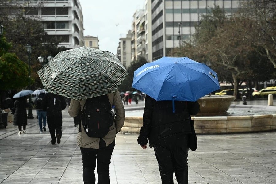 «Αγριεύει» ο καιρός τις επόμενες ώρες στην Αττική: Έρχονται έντονες βροχοπτώσεις