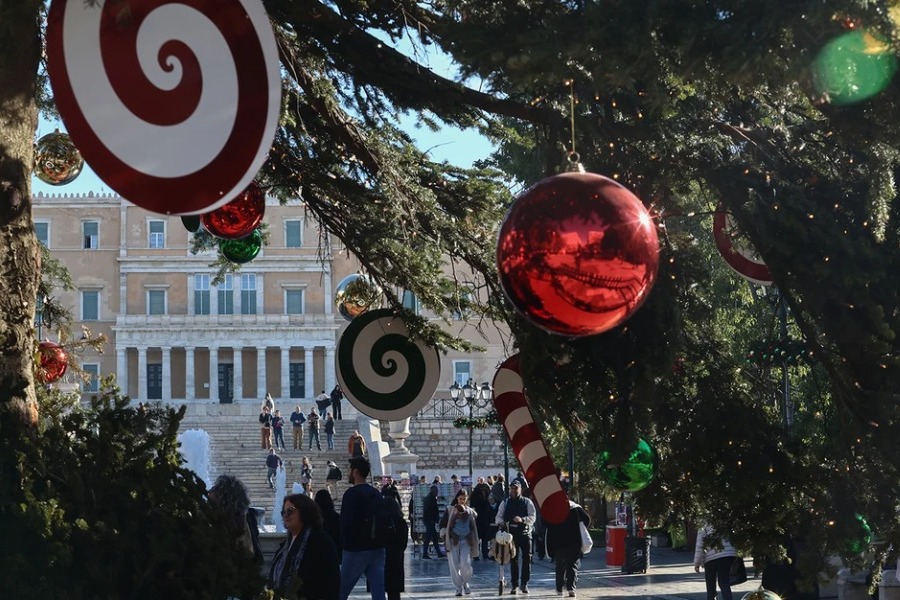 Πότε ξεκινά το εορταστικό ωράριο: Ποιες Κυριακές είναι ανοιχτά τα μαγαζιά