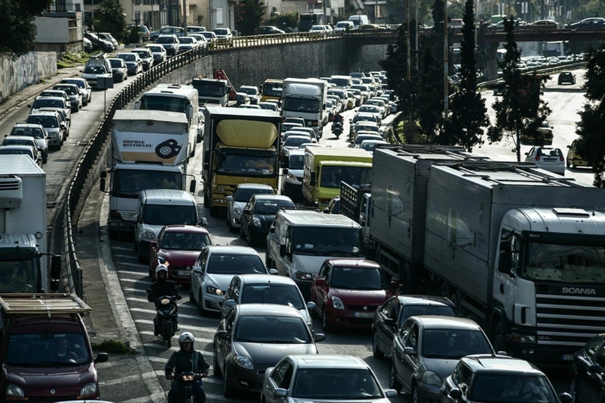Καραμπόλα 5 ΙΧ στον Κηφισό - Καθυστερήσεις στο ύψος της Γέφυρας Βρυούλων