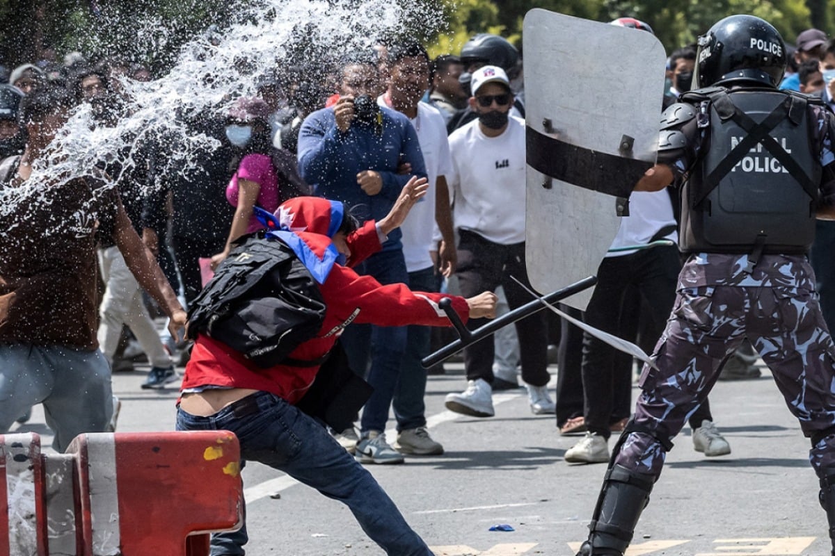 Γιατί εξεγείρεται η Gen Z στο Νεπάλ - Τουλάχιστον 19 νεκροί από συγκρούσεις για διαφθορά και απαγόρευση social media