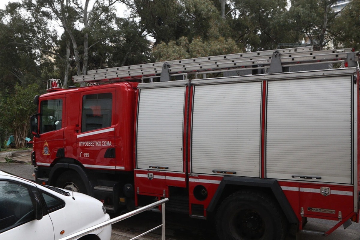 Φωτιά τώρα στη Φωκίδα - Επιχειρούν 42 πυροσβέστες και τέσσερα εναέρια μέσα
