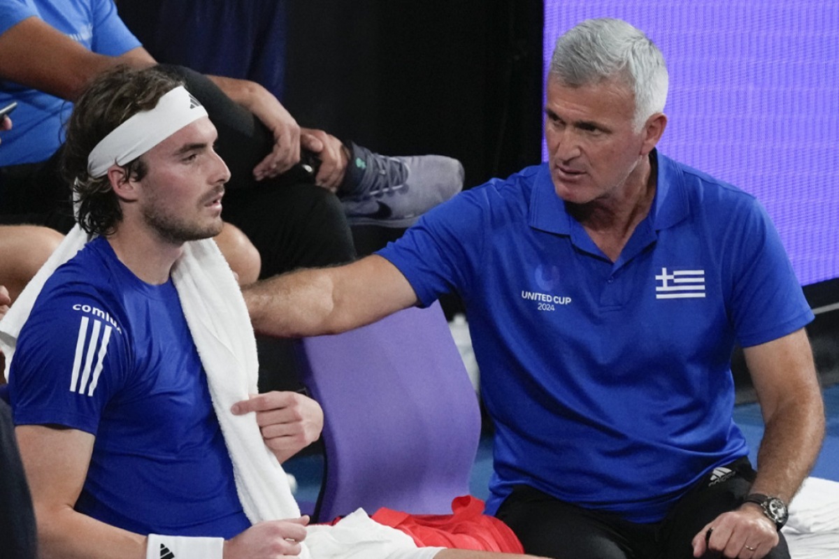 Ο πατέρας Τσιτσιπάς υποστήριξε ότι εκείνος οδηγούσε με 213 χλμ. την Lotus - Αρνητική η στάση της Τροχαίας