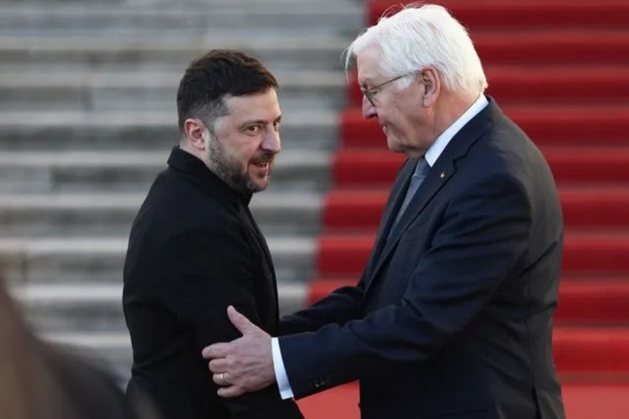 «Δύσκολες» οι συνομιλίες στο Βερολίνο: «Πετάνε το μπαλάκι» στο Κίεβο για το εδαφικό