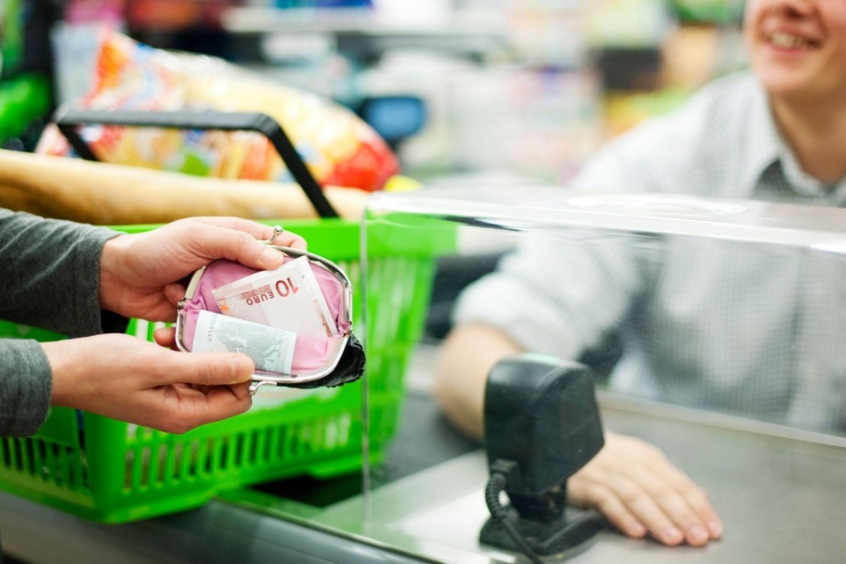 «Φρένο» στο δωρεάν πάρκινγκ των σούπερ μάρκετ – Μπάρες και χρονικό όριο παντού