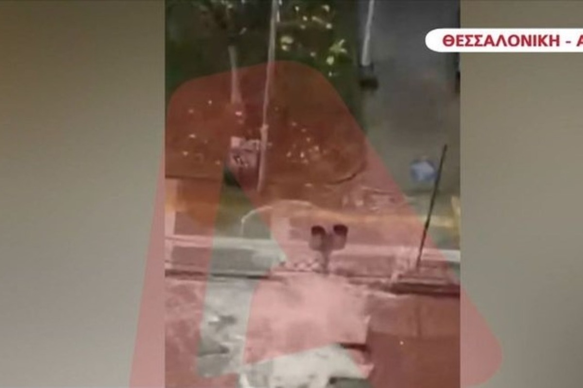 Θεσσαλονίκη: Βίντεο ντοκουμέντο από τη στιγμή που διαλύεται ο αγωγός της ΕΥΑΘ - 4 εργάτες τραυματίες