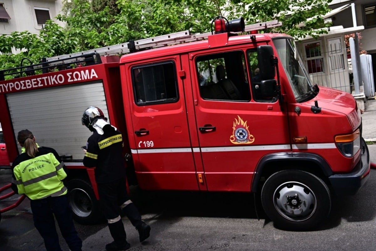 Στις φλόγες «τυλίχθηκε» κατάστημα περιποίησης νυχιών στη Νέα Σμύρνη