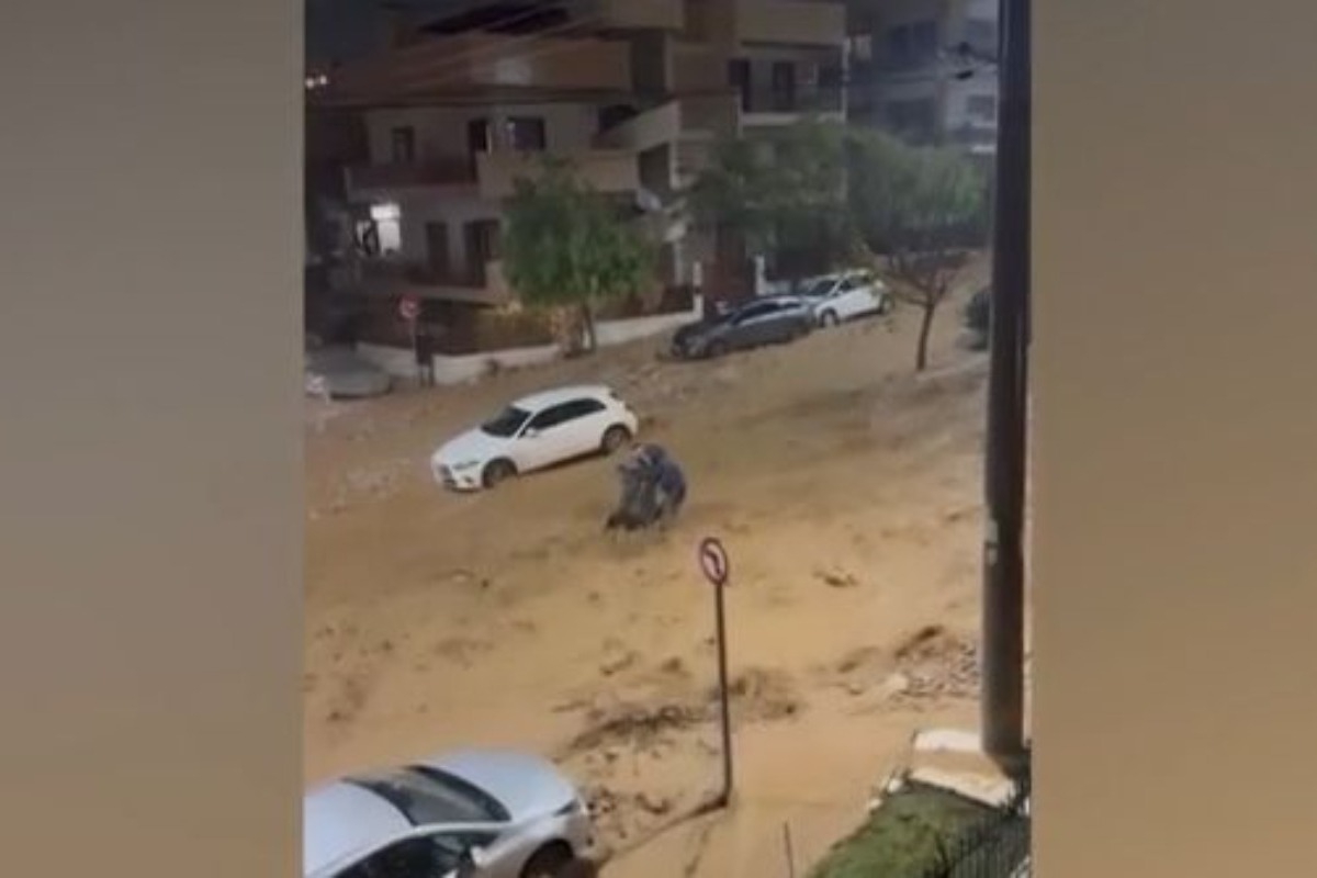 Παράσυρση ηλικιωμένης στη Γλυφάδα: Σπαρακτικό κλάμα παιδιού - «Πού πάει η μαμά;»