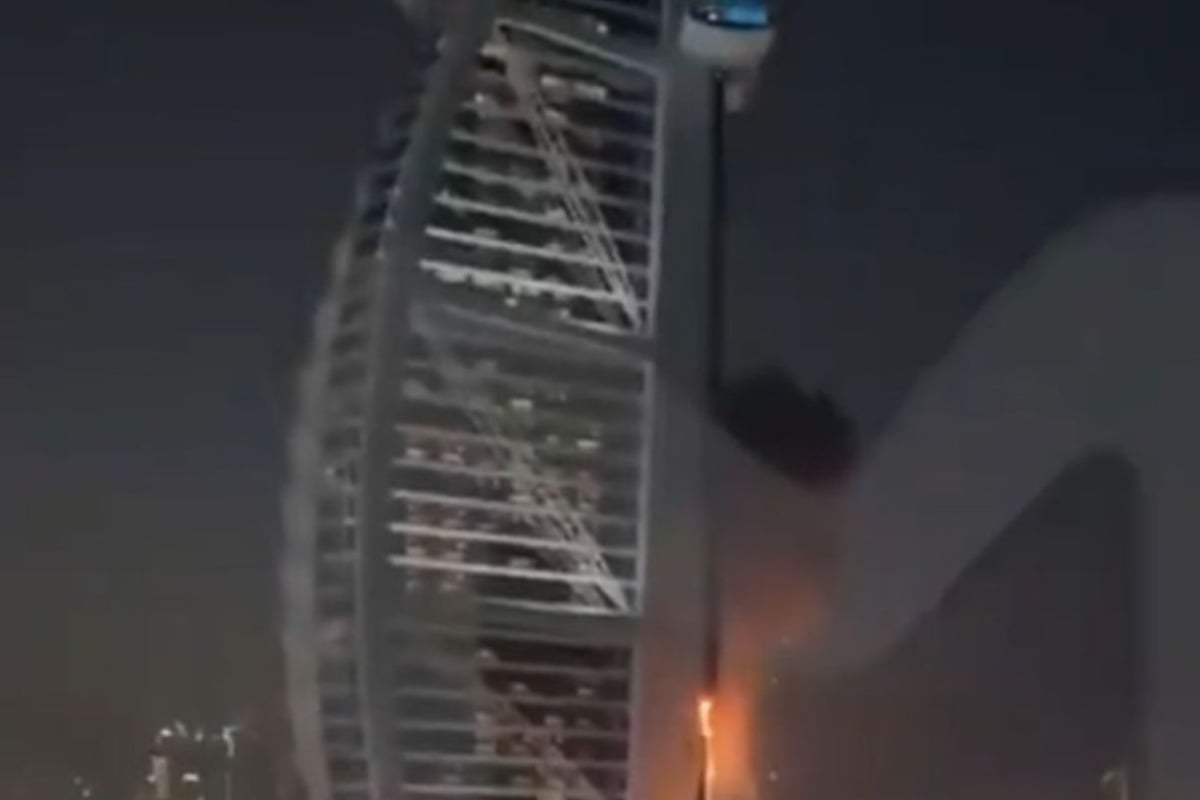 Ντουμπάι: Χτυπήθηκε από ιρανικό drone το Burj al Arab - Το πιο εμβληματικό κτήριο στην περιοχή