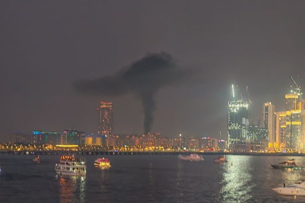 Το Ντουμπάι δέχεται επίθεση: «Βροχή» πυραύλων και drones - Εκρήξεις στο διάσημο νησί Palm