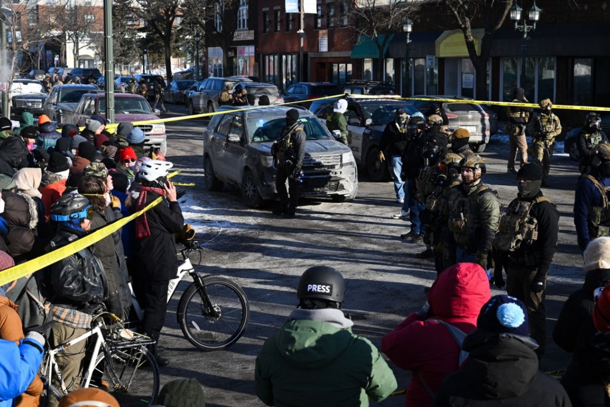 Νέο σοκ στη Μινεάπολη: Πυρά ομοσπονδιακών πρακτόρων κατά πολίτη