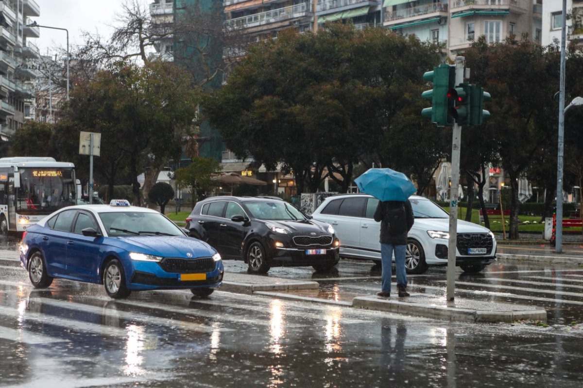 Κακοκαιρία «Erminio»: Νέες οδηγίες της Πολιτικής Προστασίας - Μείνετε μέσα και ανάψτε τα φώτα