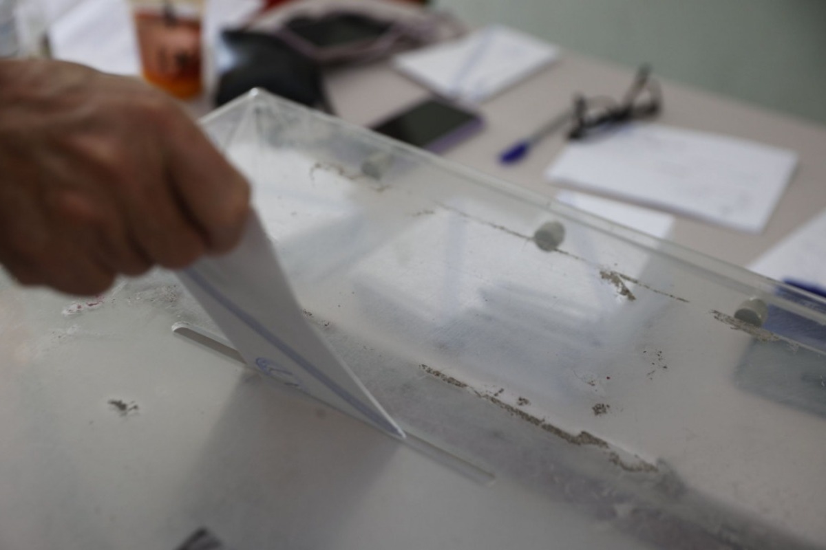 Δημοσκόπηση Interview: Σε ποια ποσοστά κινούνται τα κόμματα Καρυστιανού και Τσίπρα