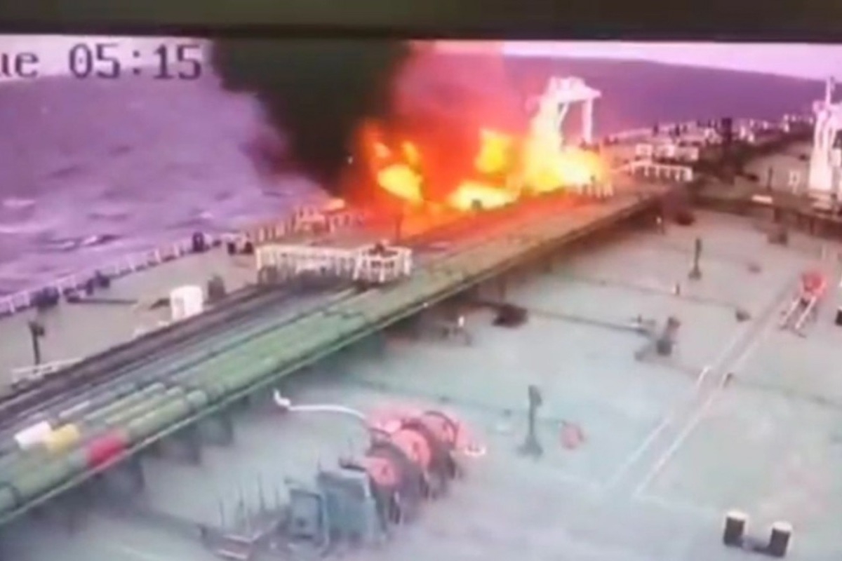 Η στιγμή της έκρηξης drone στο ελληνόκτητο τάνκερ «Delta Harmony» στη Μαύρη Θάλασσα: Βίντεο στο Telegram