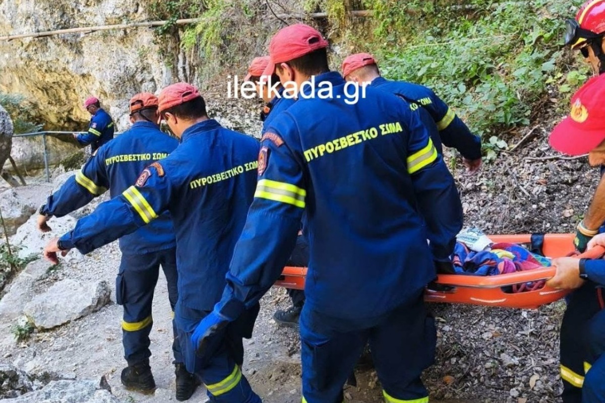 Λευκάδα: Μάχη για τη ζωή της δίνει 50χρονη - Αποκολλήθηκε βράχος και έπεσε στο κεφάλι της