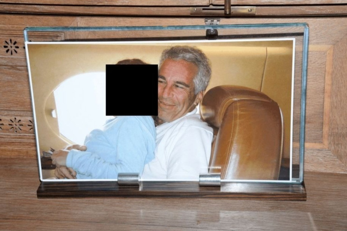 «Βόμβα» από τα έγγραφα Έπσταϊν: Ένα 9χρονο κορίτσι ήταν θύμα του καταδικασμένου παιδόφιλου