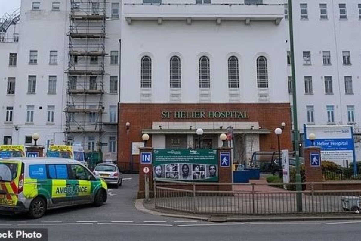 Παράνοια στην Αγγλία: Απολύουν νοσοκόμα γιατί αποκάλεσε... «κύριο» τρανς παιδόφιλο!