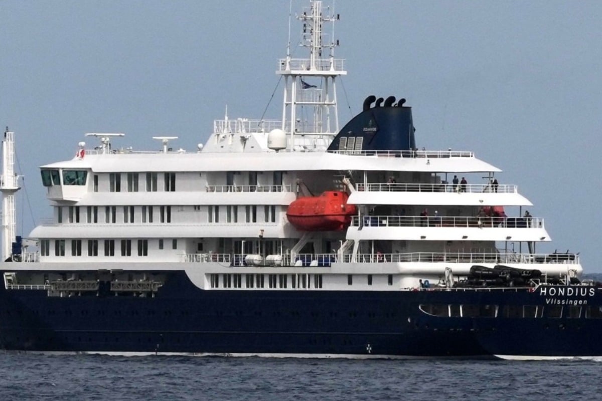 Μετ` εμποδίων η εκκένωση του «MV Hondius» - Αγκυροβόλησε στο λιμάνι της Γκραναδίγια λόγω καιρού