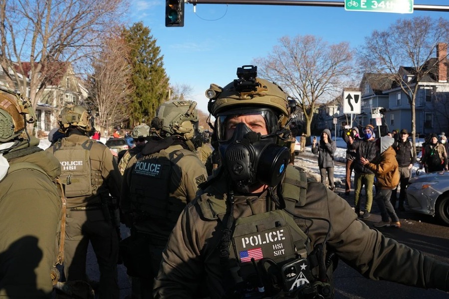 Τις εξουσίες της ICE ενισχύει η κυβέρνηση Τραμπ: Επιτρέπεται πλέον η σύλληψη προσφύγων