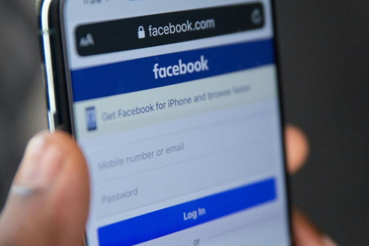 «Έπεσαν» Facebook και Messenger - Προβλήματα και στο Instagram
