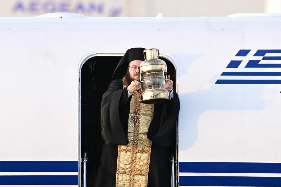 Αγιο Φως: Σήμερα οι αποφάσεις για την άφιξή του – Το «plan b» και το σενάριο να μην γίνει η μεταφορά