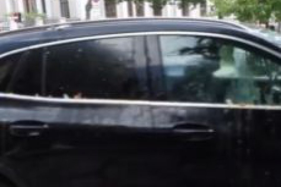 Αλβανία: Ταραχές κατά της επένδυσης του γαμπρού Τραμπ - Πέταξαν αυγά σε αυτοκίνητα βουλευτών