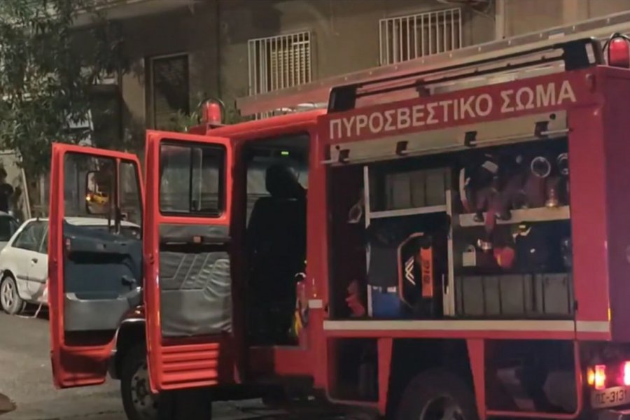 Αναστάτωση στο Παγκράτι από φωτιά σε υπόγειο διαμέρισμα – Αναφορές για έκρηξη πριν ξεσπάσουν οι φλόγες