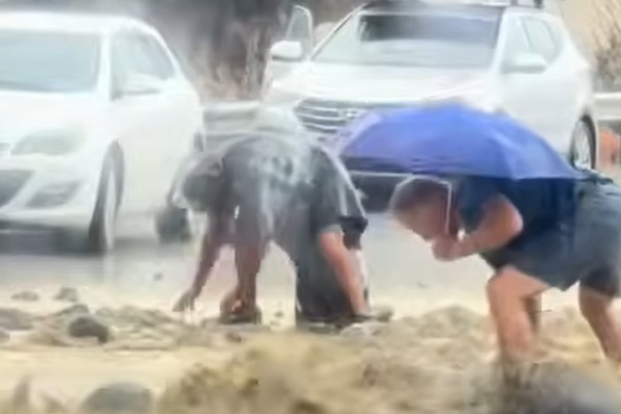 Απίστευτες εικόνες στο Λασίθι: Η βροχή «έκοψε» δρόμους και προκάλεσε κατολισθήσεις - Βίντεο
