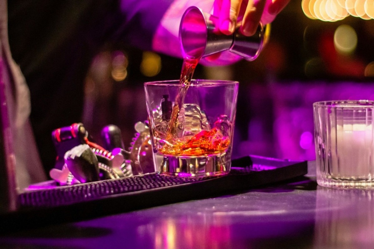 Καυγάς έξω από strip club στην Αυστραλία: Ανδρας πέταξε καταλάθος καρέκλα στο κεφάλι φίλου του