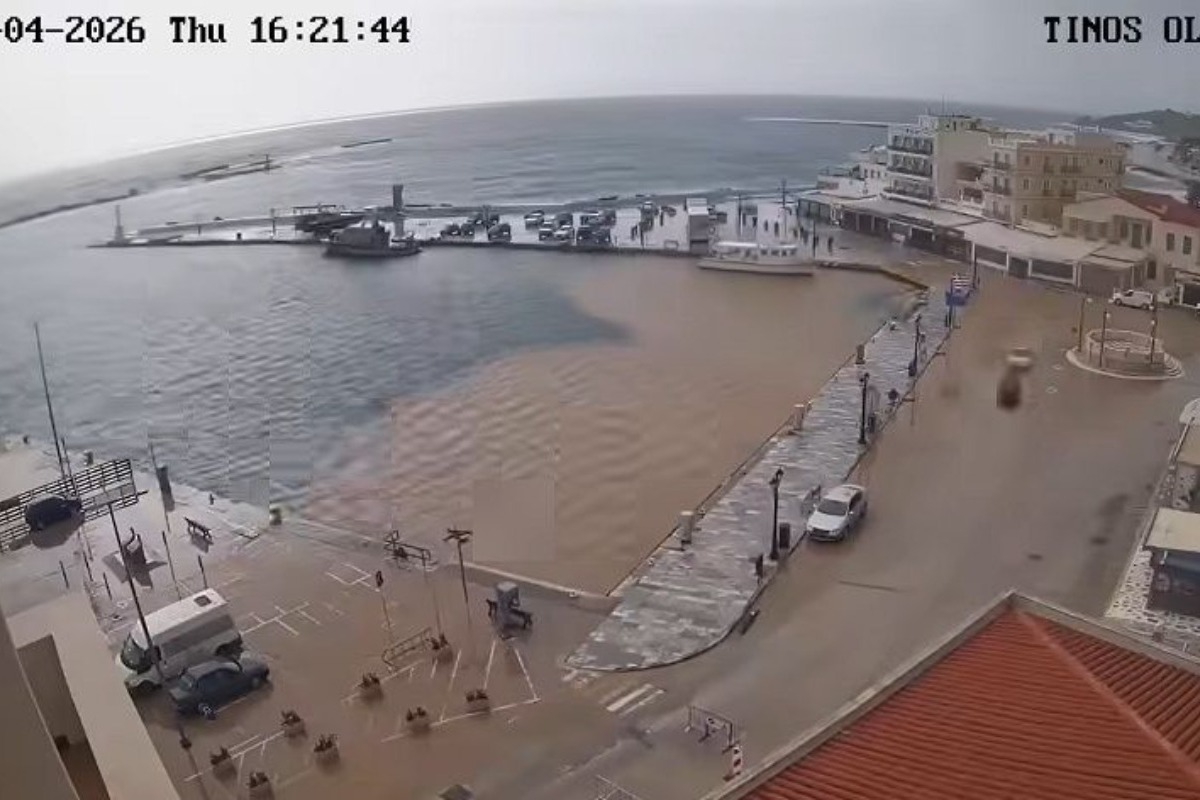 Τήνος: Η θάλασσα έγινε καφέ μέσα σε πέντε λεπτά - Εντυπωσιακό time-lapse
