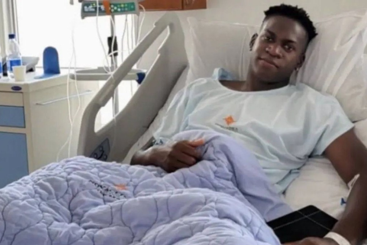 Σοκαριστικός τραυματισμός ποδοσφαιριστή: Αντίπαλος του έσπασε τον αστράγαλο με τάκλιν