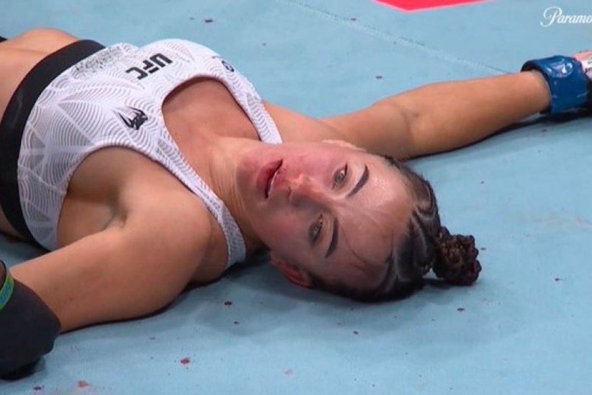 Η σοκαριστική στιγμή του πιο βίαιου νοκ-άουτ που άφησε την αθλήτρια να πνίγεται