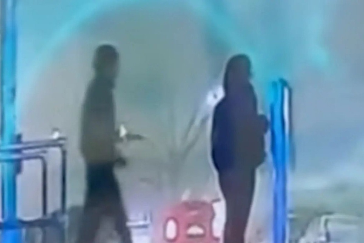 Τρόμος στη Νέα Υόρκη για τον μασκοφόρο με μαχαίρι - Επιτέθηκε σε γυναίκα στη μέση του δρόμου