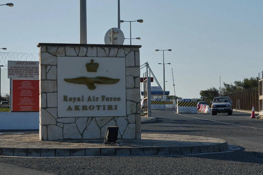 Ηχούν ξανά οι σειρήνες στην Κύπρο: Σηκώθηκαν μαχητικά, εκκενώνονται βάσεις