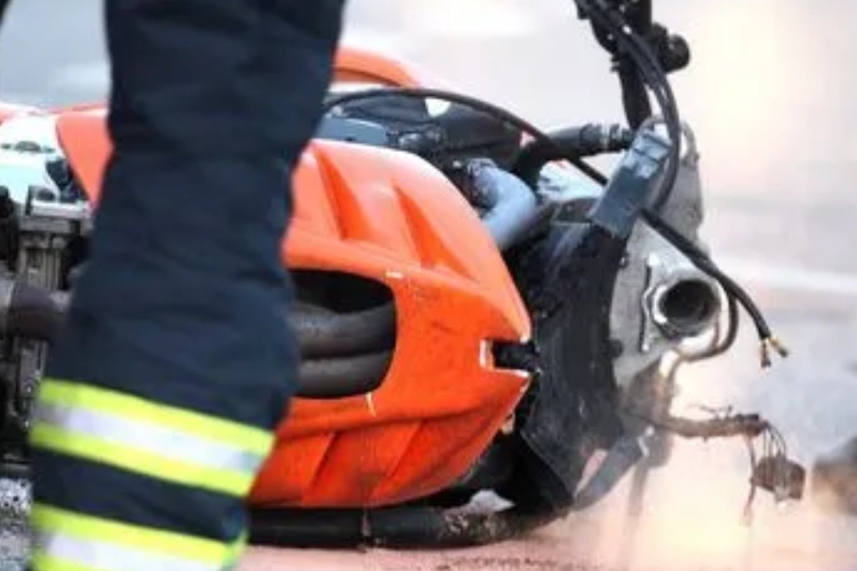 Θανατηφόρο τροχαίο στο Πικέρμι: Οδηγός Ι.Χ. πέρασε στο αντίθετο ρεύμα και συγκρούστηκε με μοτοσικλέτα