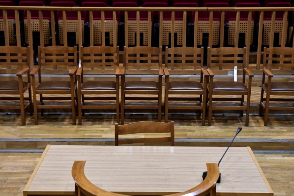 Στη φυλακή ο Πακιστανός ντελιβεράς που πετούσε πέτρες σε περαστικούς στην Κηφισιά