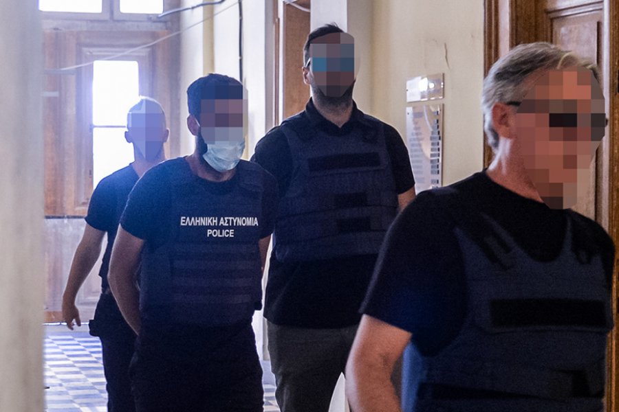 Εγώ έτρωγα εκείνη την ώρα, χτύπησε το κουδούνι νομίζοντας ότι έλειπα: Η απολογία του 41χρονου για τον θάνατο της διασώστριας στη Σύρο