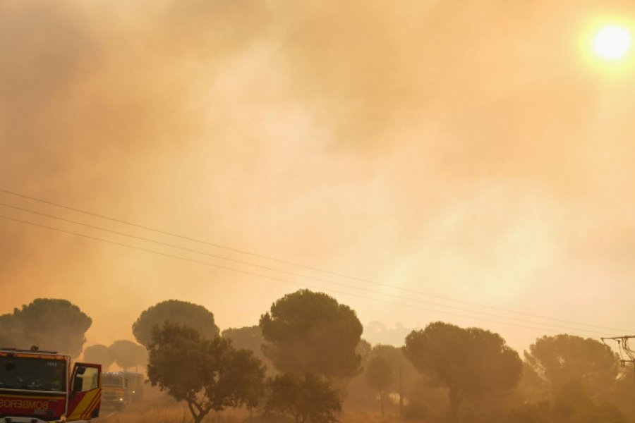 Εικόνες Αποκάλυψης σε Γαλλία και Ισπανία: Νέος καύσωνας «απειλεί» να αναζωπυρώσει τα πύρινα μέτωπα