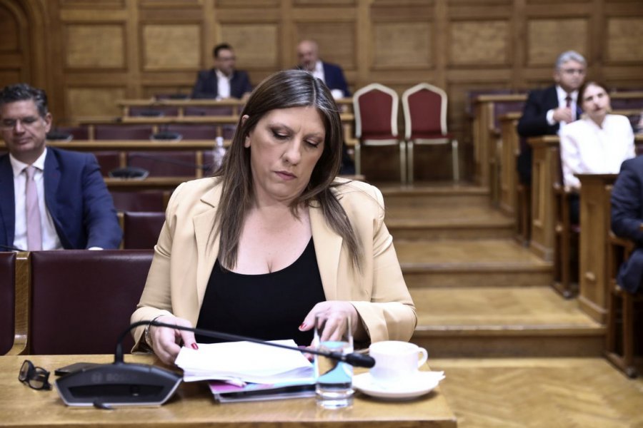 Έκρηξη της Ζωής Κωνσταντοπούλου στη Βουλή όταν ο Θεόφιλος Ξανθόπουλος επιχείρησε να κεράσει γλυκά για τη γιορτή του