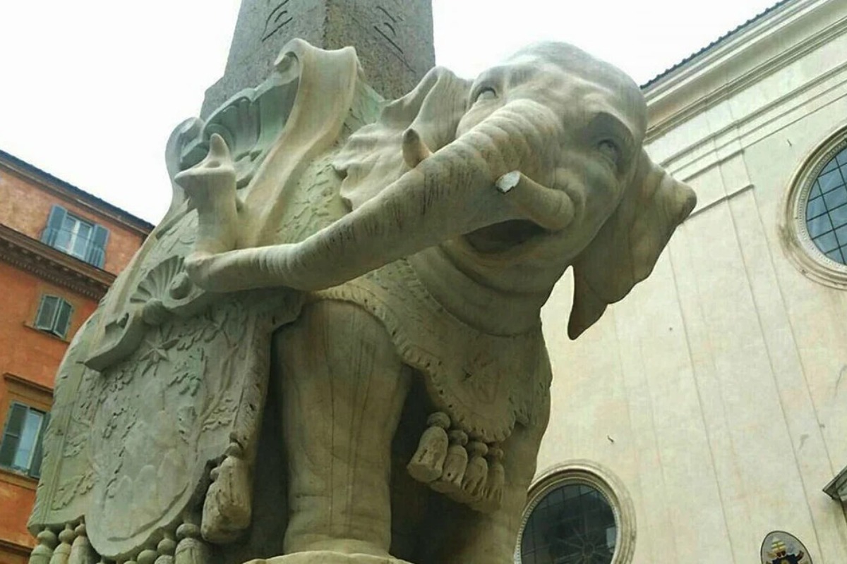 Βανδάλισαν ιστορικό γλυπτό στη Ρώμη: Αγνωστοι έσπασαν τον χαυλιόδοντα του «Μικρού Ελέφαντα» - Bίντεο