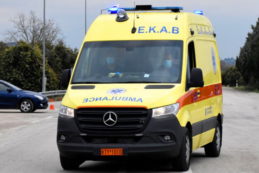 Εργατικό ατύχημα για 25χρονη στη Θεσσαλία: Το δεξί χέρι της εγκλωβίστηκε σε μηχάνημα, ακρωτηριάστηκαν δείκτης και αντίχειρας