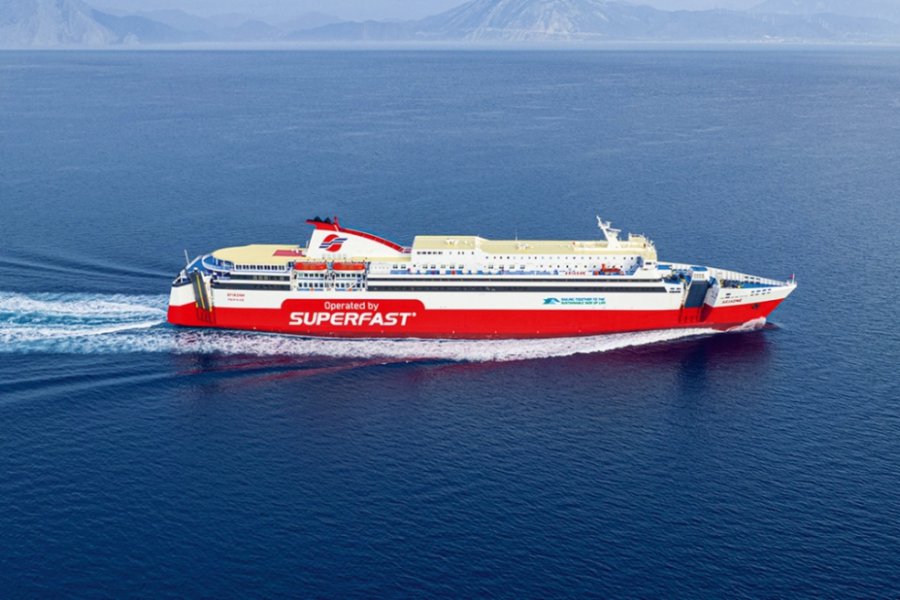 Έσπασαν κάβοι του «Αριάδνη» κατά την πρόσδεση στη Μυτιλήνη, το πλοίο προσέκρουσε στην προβλήτα