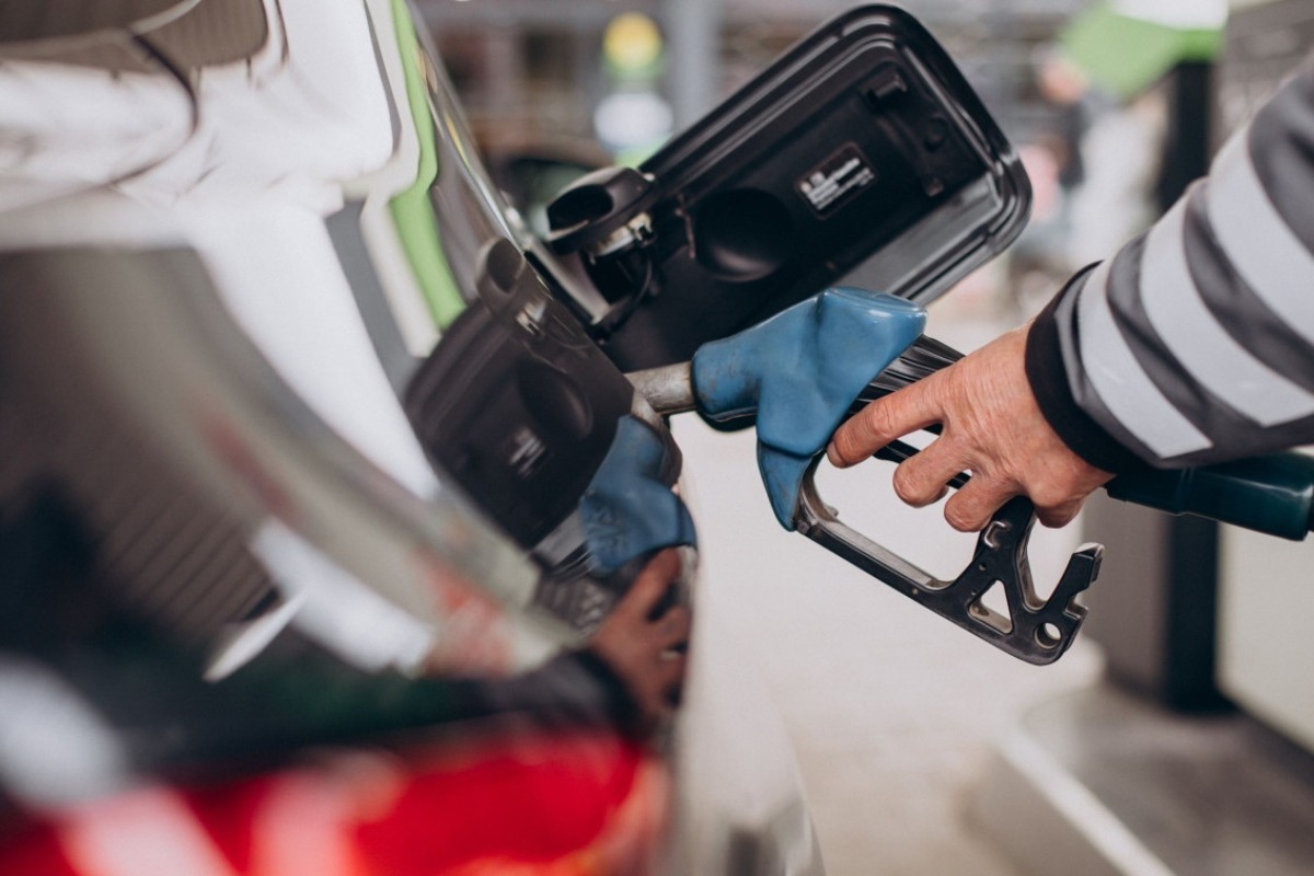 Καύσιμα: Πλαφόν στις τιμές θέτει η Πολωνία