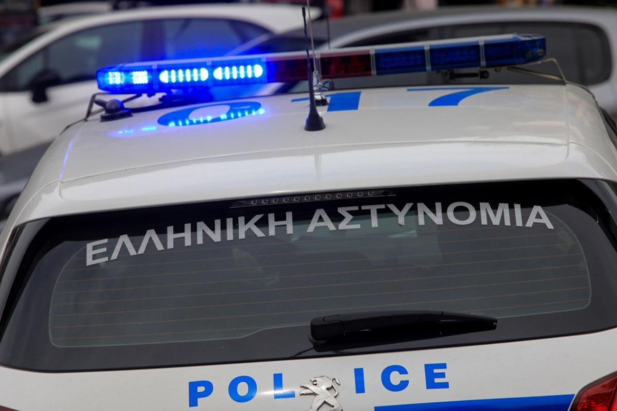 Θεσσαλονίκη: 80χρονος έριξε το αυτοκίνητό του σε τζαμαρία τράπεζας - «Μου έκανε κατάσχεση το σπίτι»