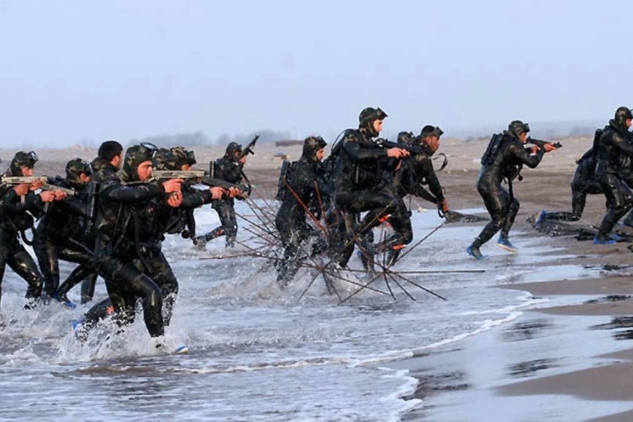 Πρωτοφανής απειλή των Φρουρών της Επανάστασης: «Φορτίστε κινητά, αποθηκεύστε νερό, μάθετε περσικά»