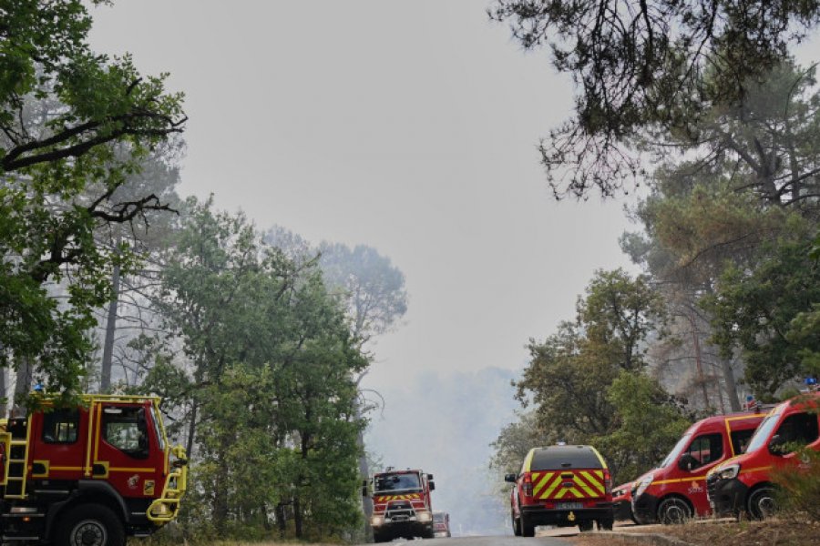 Γαλλία: Τεράστια πυρκαγιά έξω από το Παρίσι - Επιβάτης σε αεροπλάνο καταγράφει τον πύρινο εφιάλτη