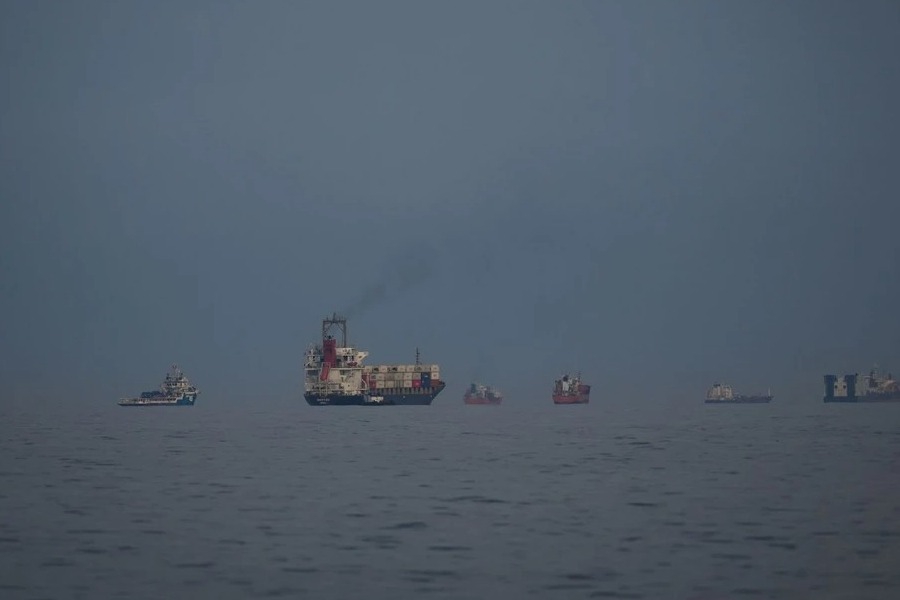 Αρχισαν οι διελεύσεις από τα Στενά του Ορμούζ; Πέρασαν πλοία LNG και μεταφοράς εμπορευματοκιβωτίων