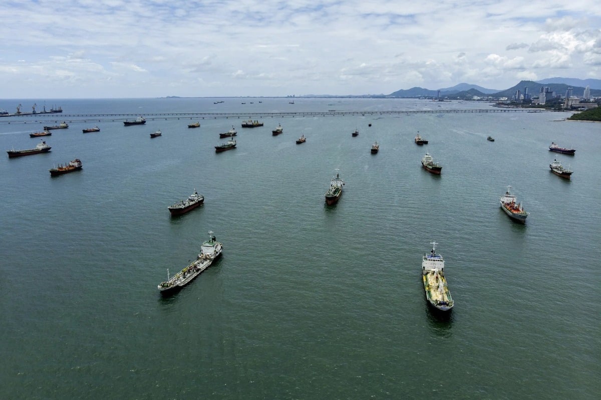 «Θα καταστρέψουμε όποιο πλοίο περάσει χωρίς άδεια»: Το μήνυμα του Ιράν για τα Στενά του Ορμούζ