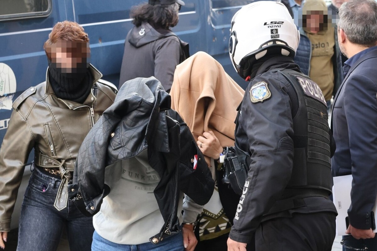 Οι διάλογοι που «πρόδωσαν» το κύκλωμα εμπορίας ανθρώπων στην Κρήτη: «Φέρτους μέσα να τους δασκαλέψω, λεφτά έφερες;»