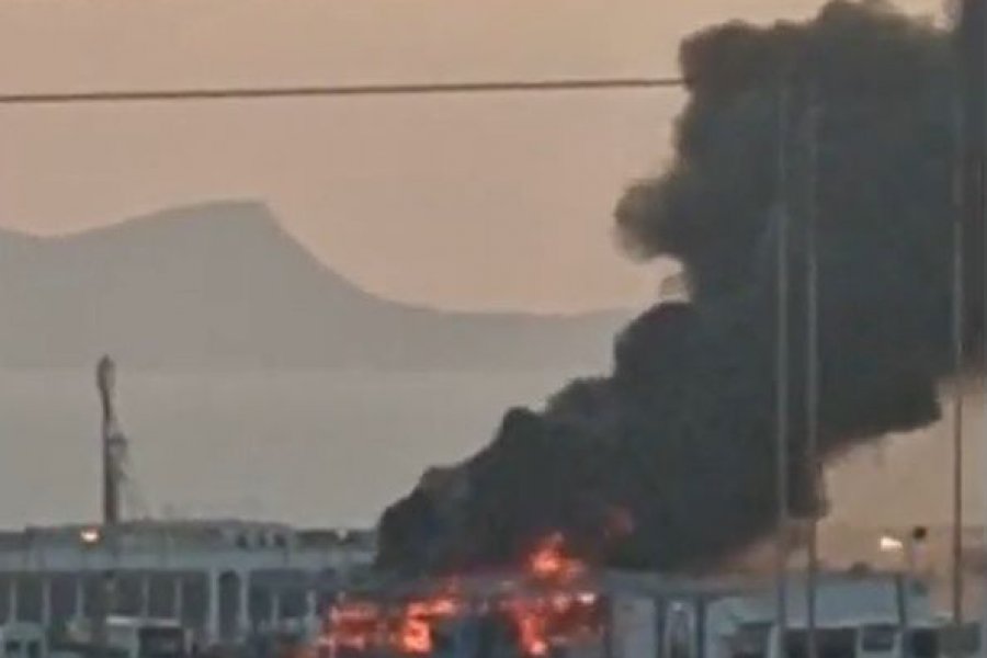 Ηράκλειο: Φωτιά κοντά στο αεροδρόμιο - Κάηκε ολοσχερώς λεωφορείο (Βίντεο)