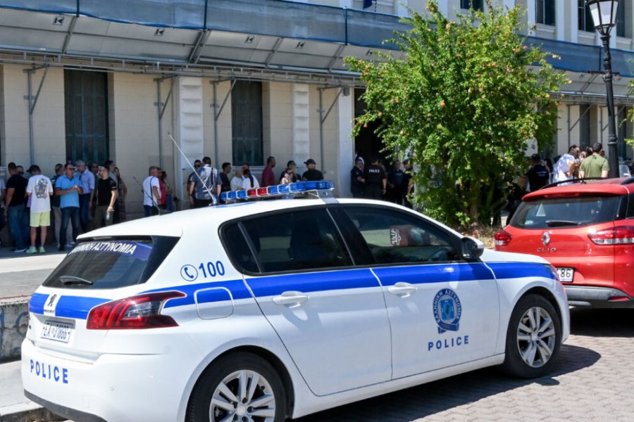 Ηθικά και νομικά περιττή η προφυλάκιση των αστυνομικών που πυροβόλησαν τον 20χρονο, λέει ο δήμαρχος Αργους-Μυκηνών
